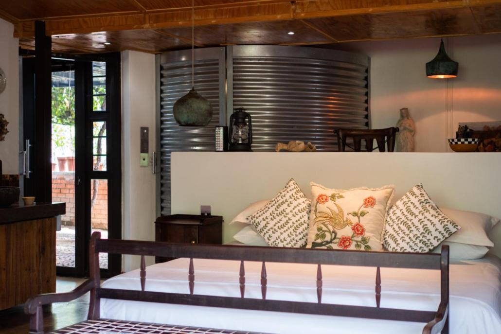 Liedjiesbos Urban Olive Farm Bed & Breakfast Bloemfontein Exterior photo