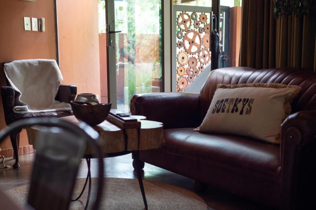 Liedjiesbos Urban Olive Farm Bed & Breakfast Bloemfontein Exterior photo