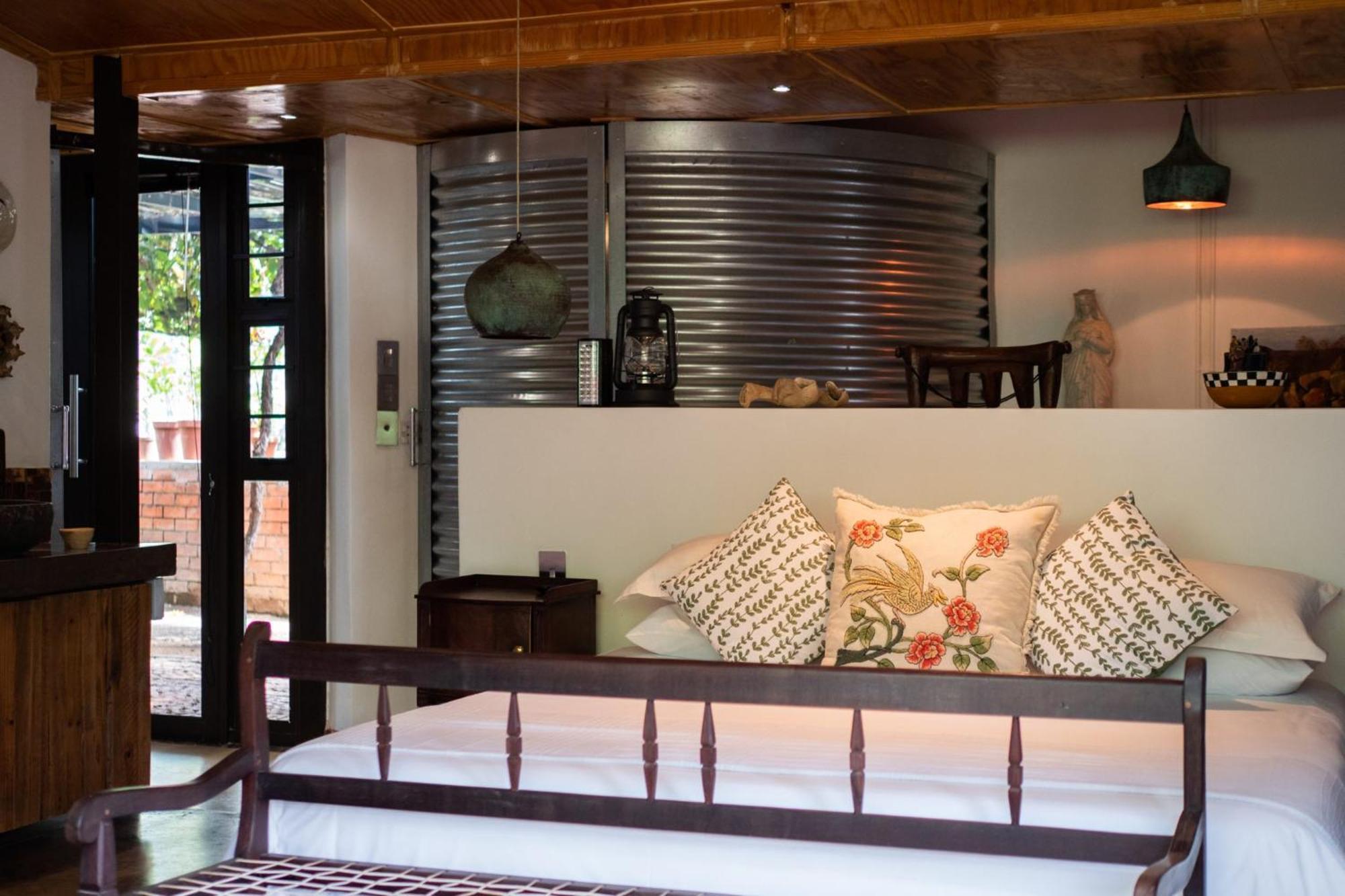 Liedjiesbos Urban Olive Farm Bed & Breakfast Bloemfontein Exterior photo